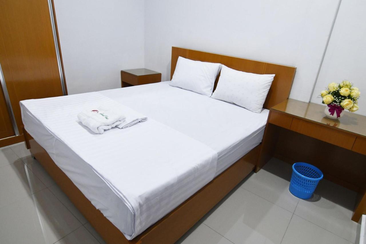 Rich Guesthouse Jambi Exterior photo