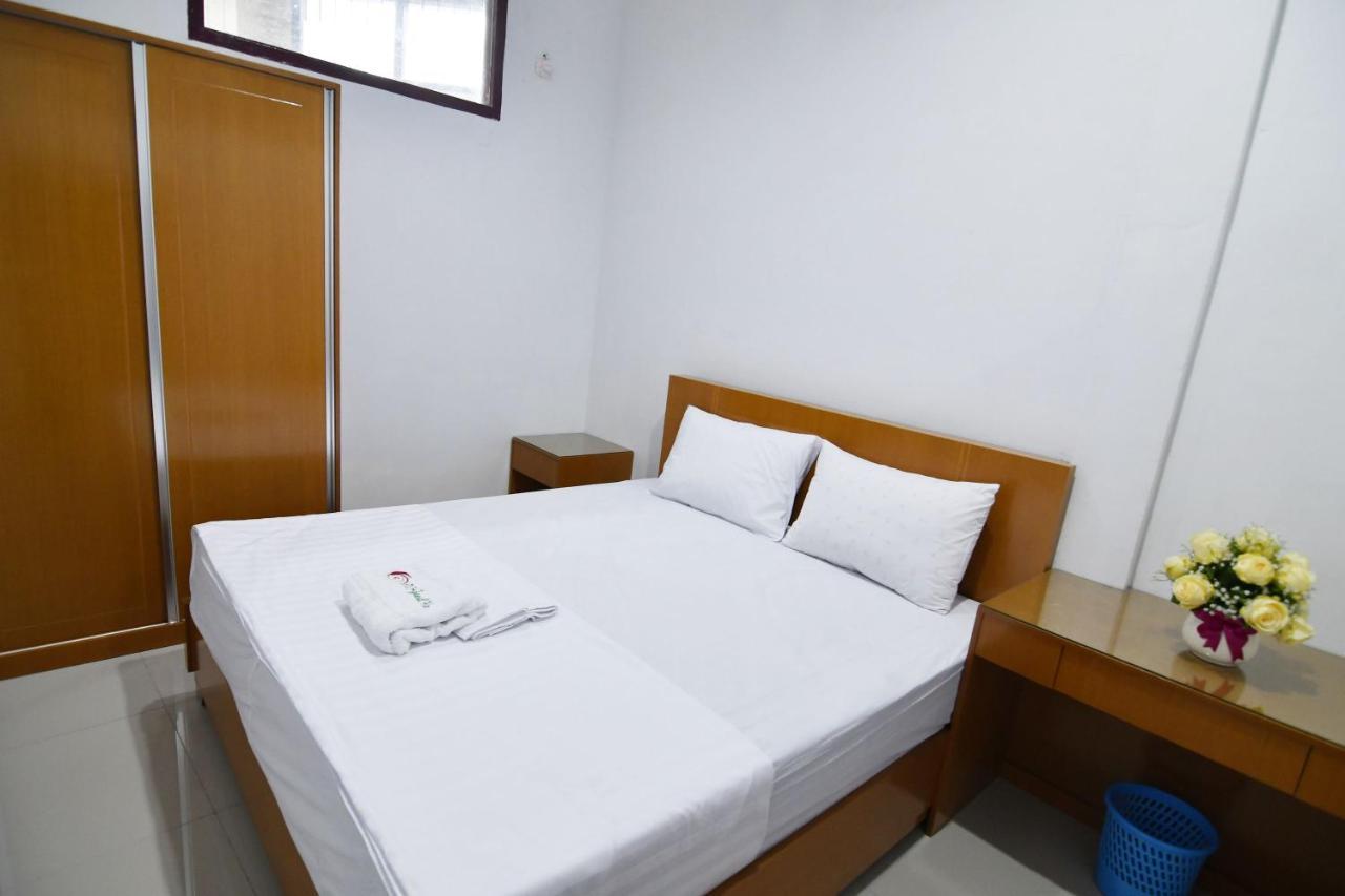 Rich Guesthouse Jambi Exterior photo