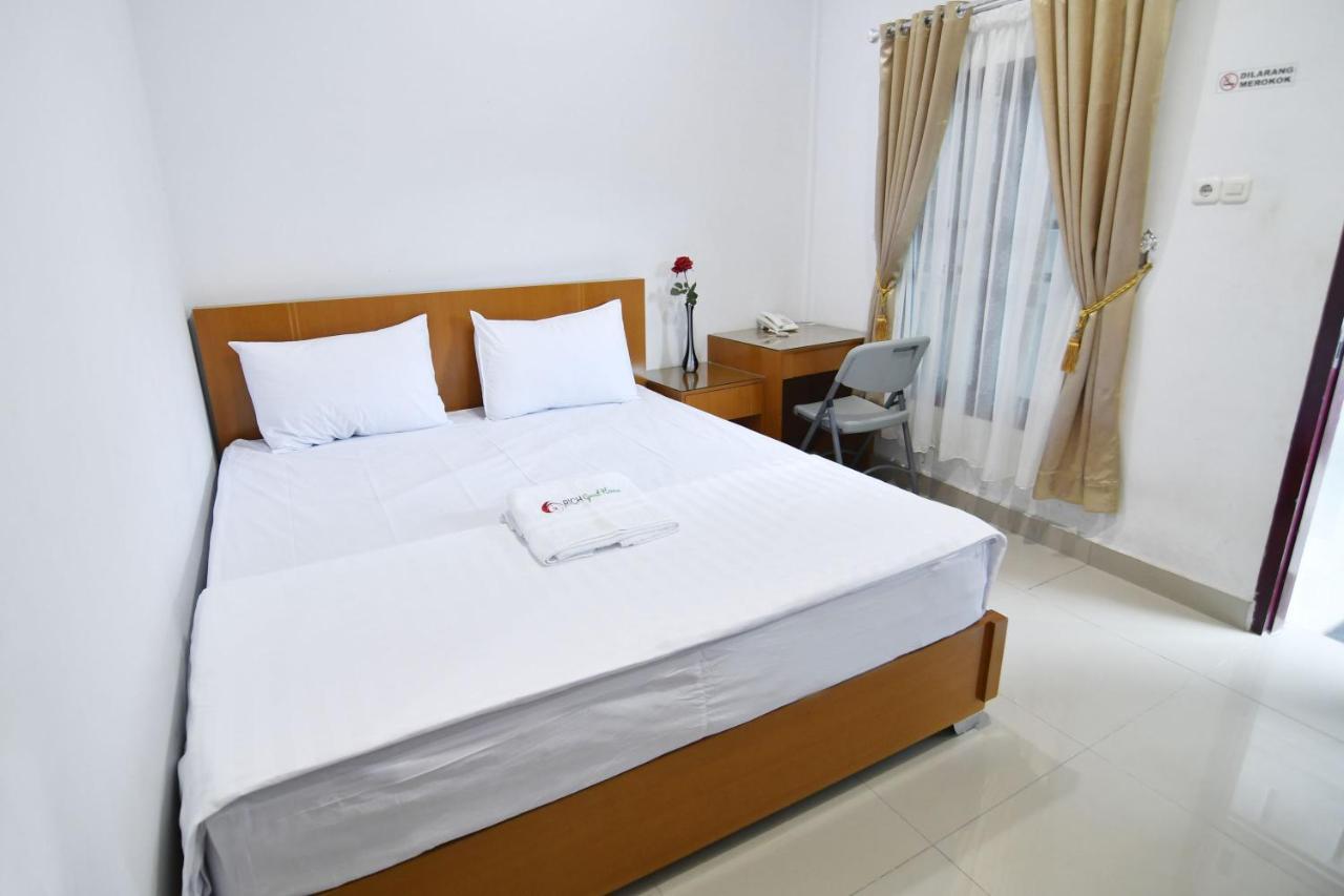 Rich Guesthouse Jambi Exterior photo