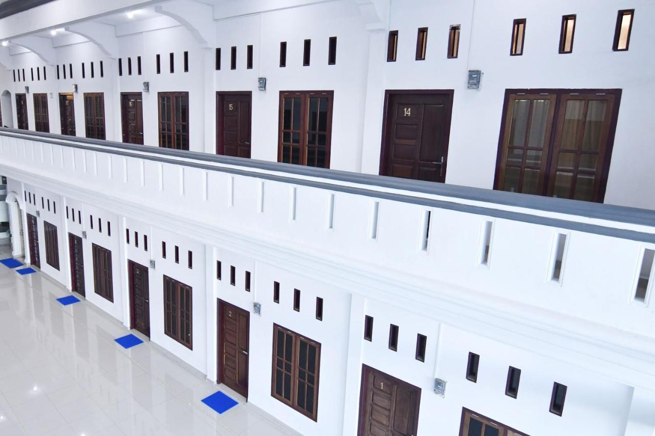 Rich Guesthouse Jambi Exterior photo
