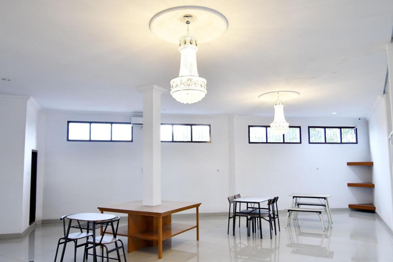Rich Guesthouse Jambi Exterior photo