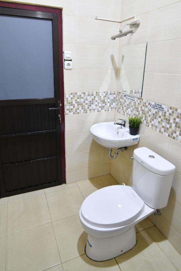 Rich Guesthouse Jambi Exterior photo