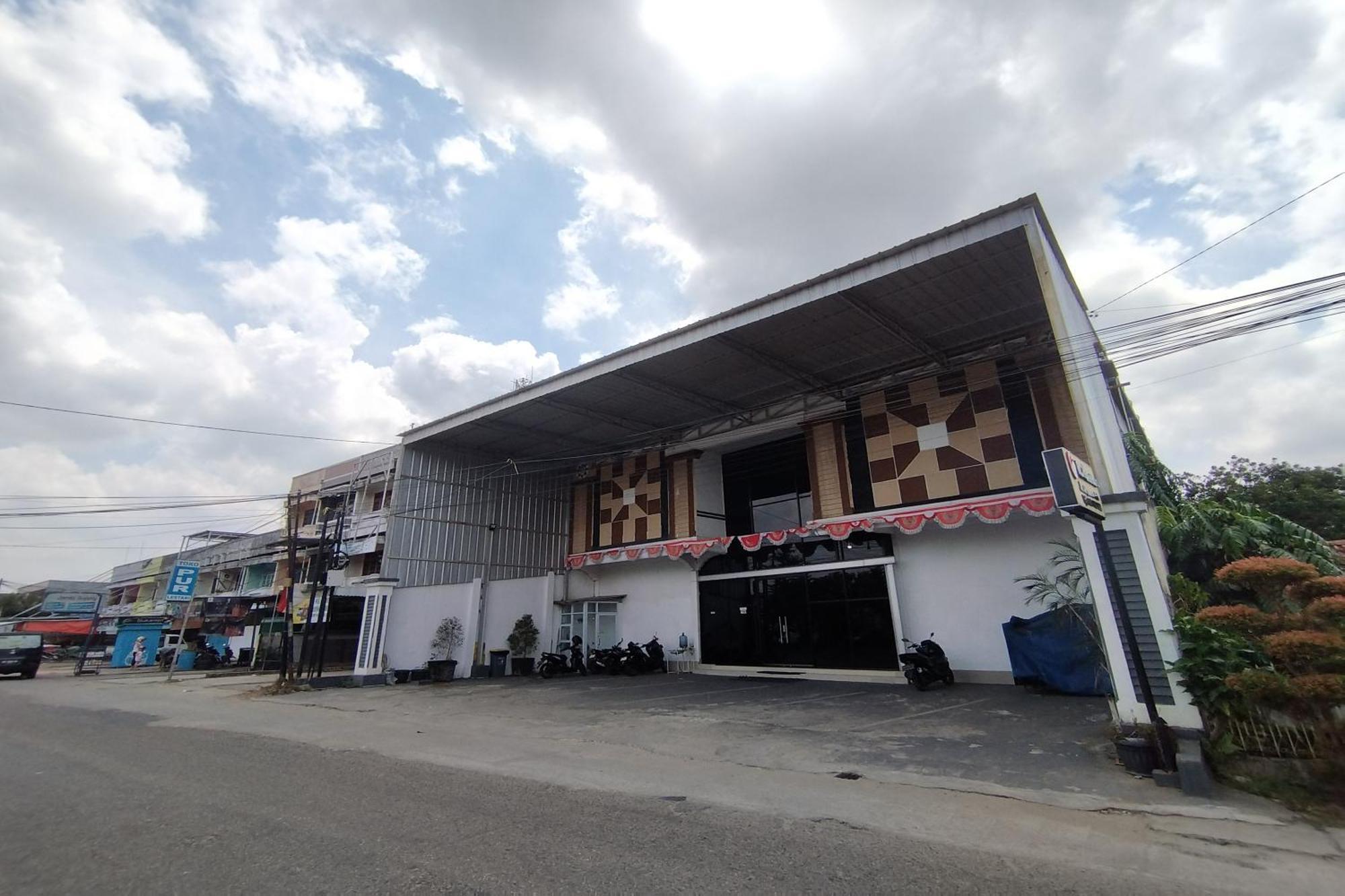 Rich Guesthouse Jambi Exterior photo