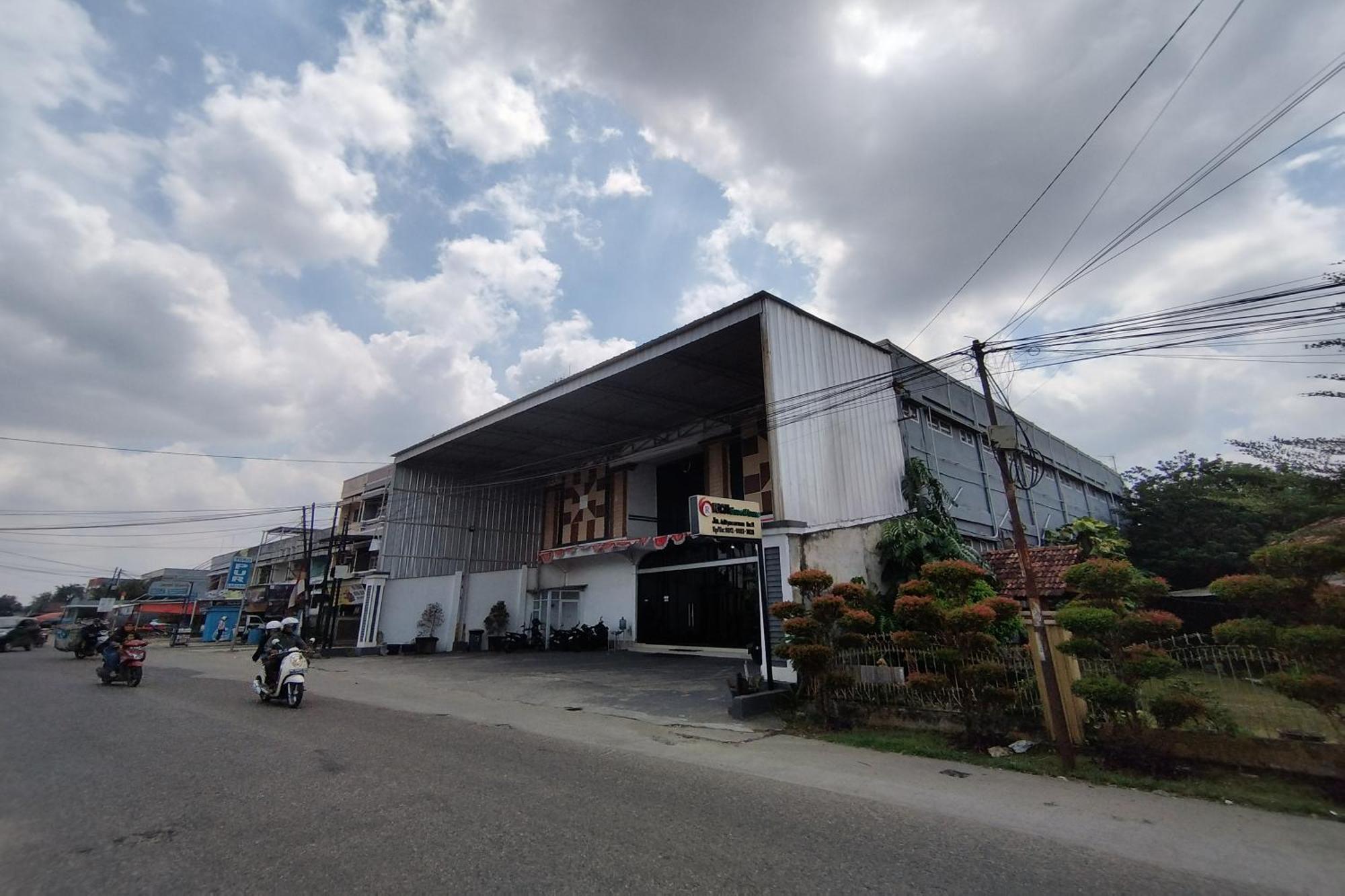 Rich Guesthouse Jambi Exterior photo