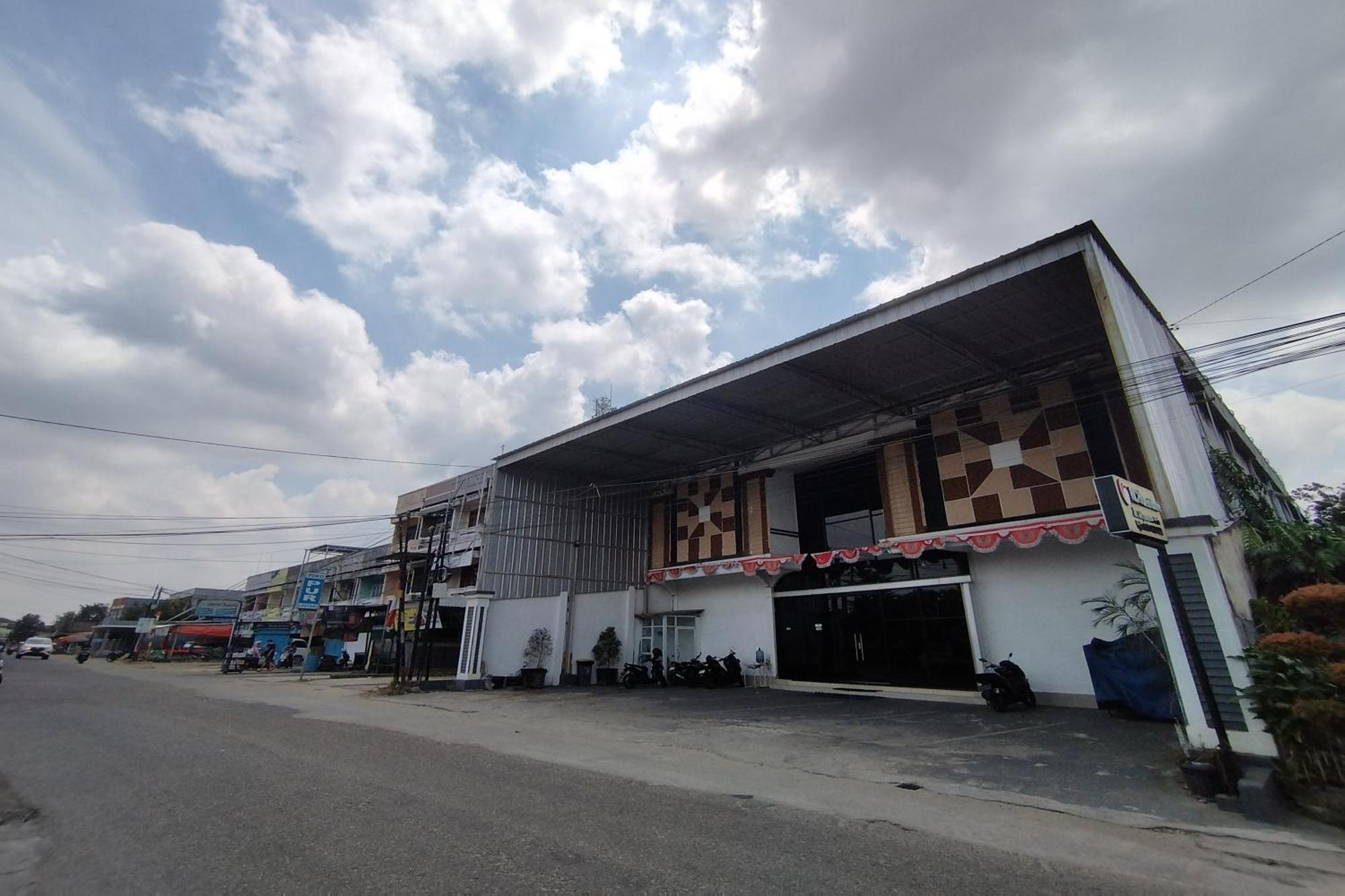 Rich Guesthouse Jambi Exterior photo